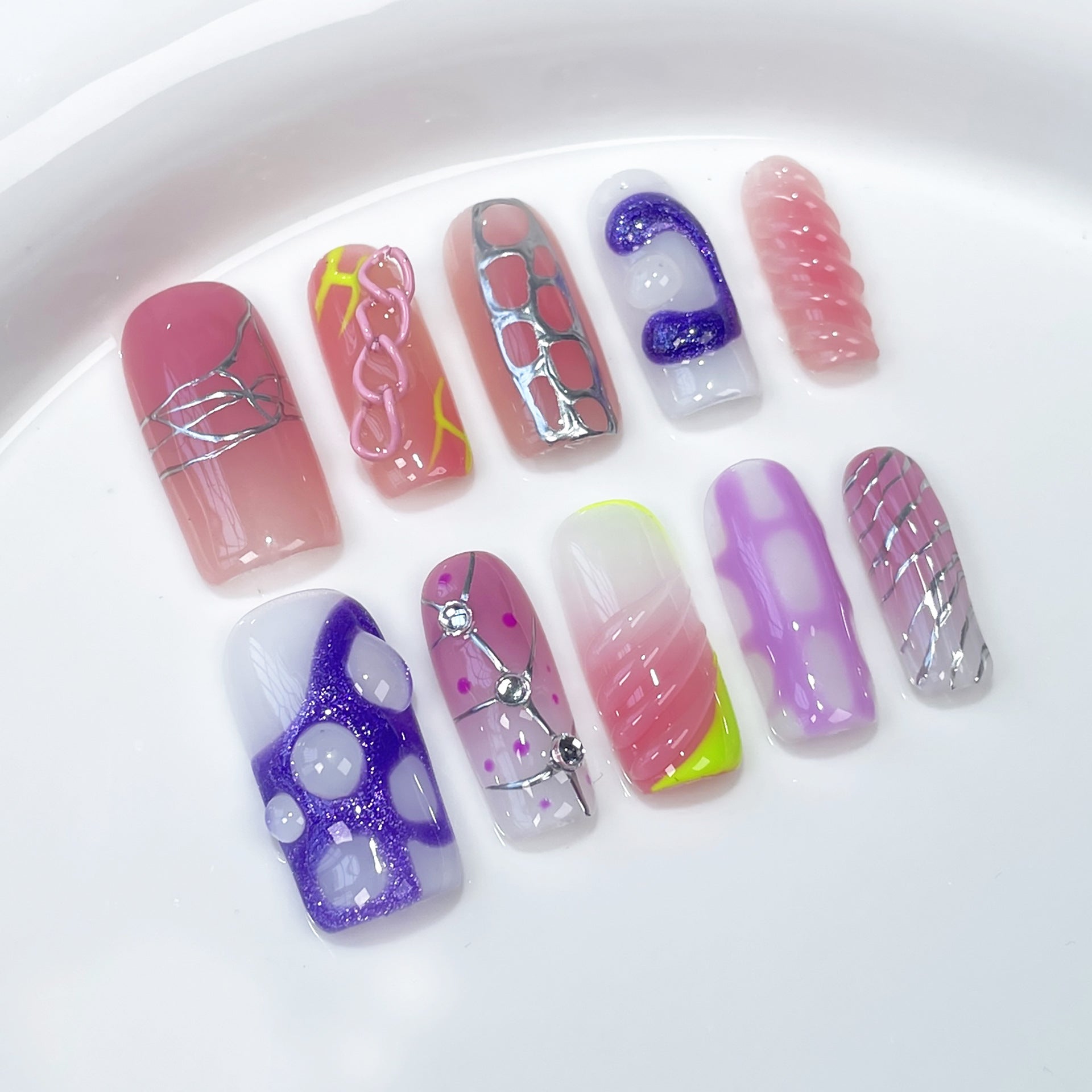 Adesivo de manicure personalizado em relevo, unhas postiças pintadas à mão, garota gostosa e descolada usando unhas postiças no atacado ｜365nails