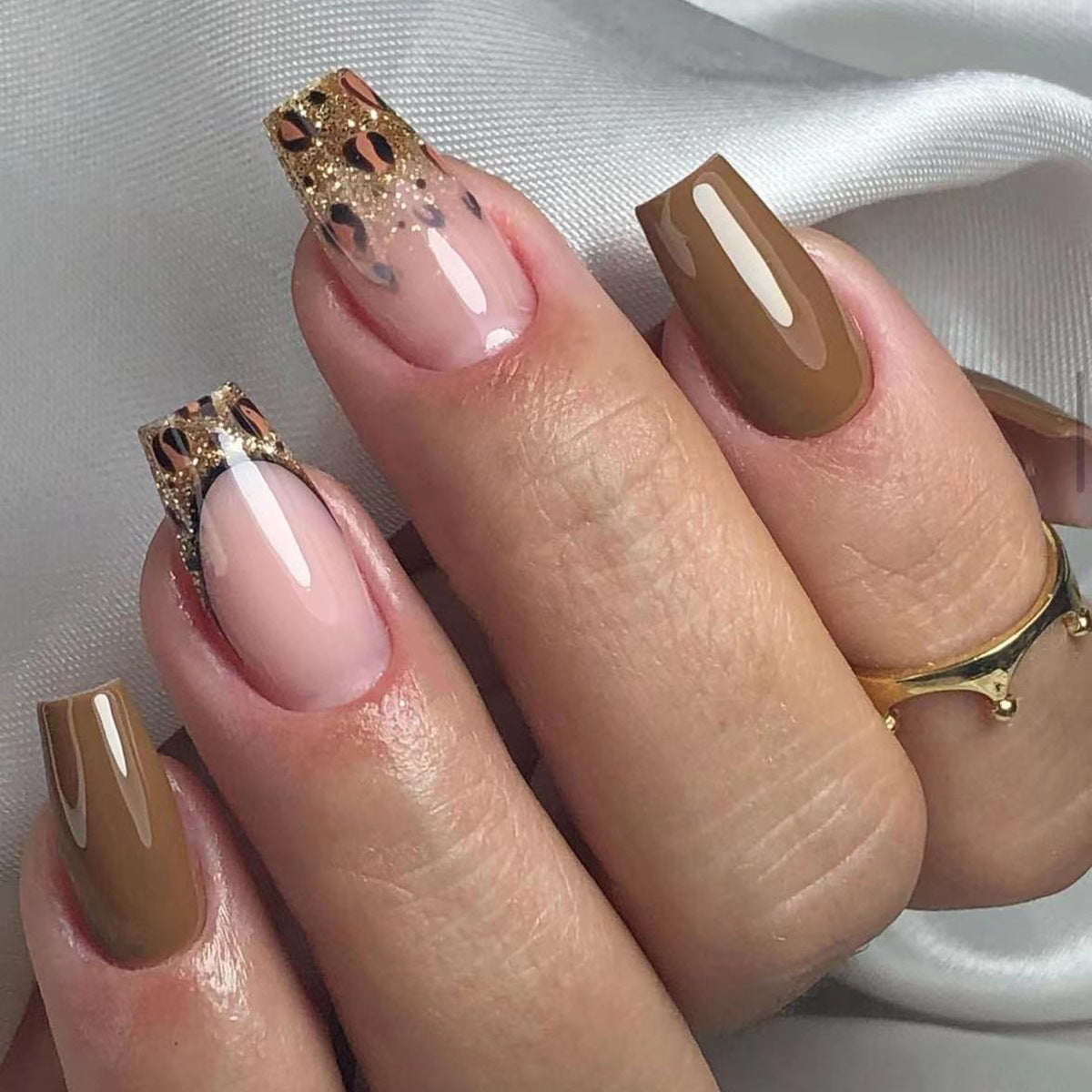 秋季棕色簡約穿戴甲 金色亮粉豹紋 芭蕾形甲片｜365nails