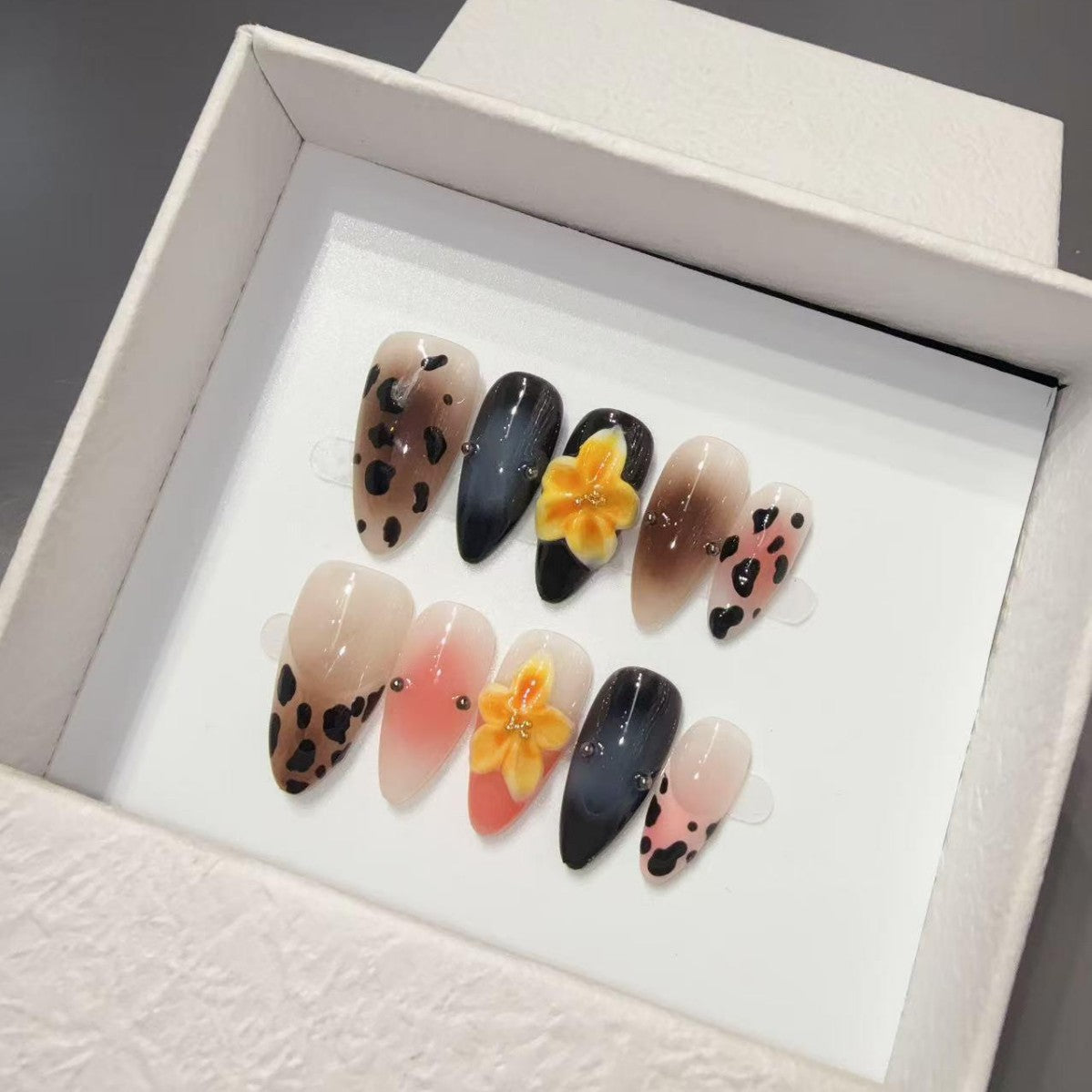 365nails: "Wild Bloom" – 3D Floral Leopard Print Handmade Almond Nails