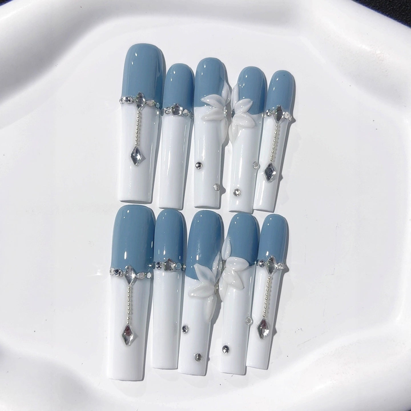藍白珍珠花卉長款穿戴甲