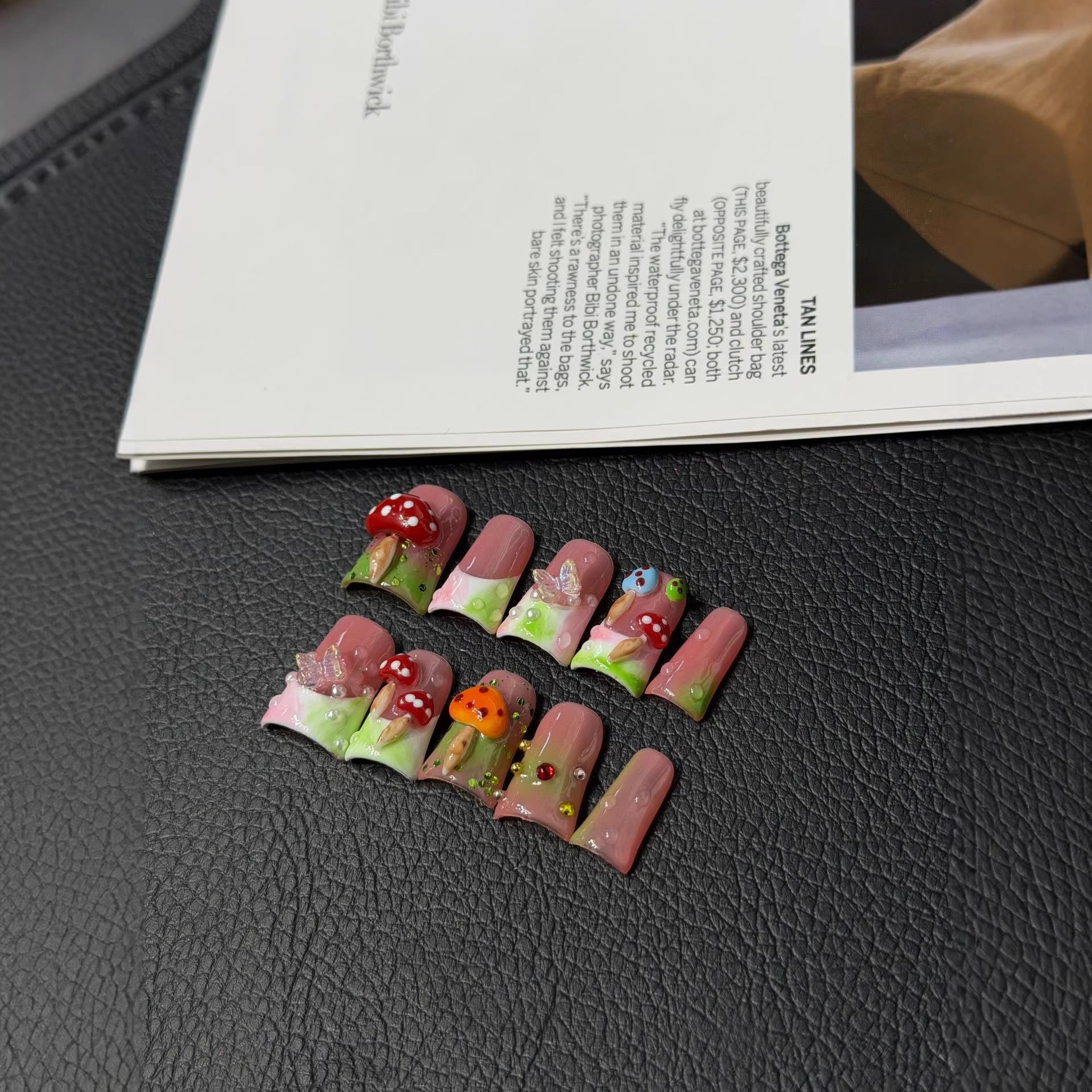 365nails: 「童話森林」—3D蘑菇與花卉 手工製 方形 穿戴甲