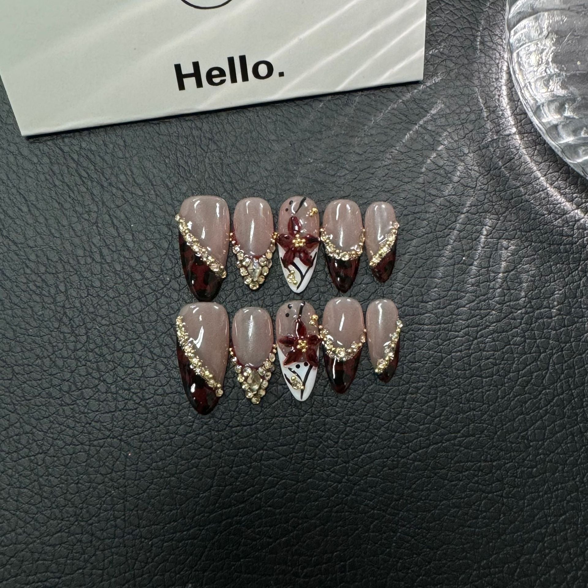 365nails: "Velvet Noir" – 3D 리본 & 크리스탈 수제 미디엄 아몬드형 네일