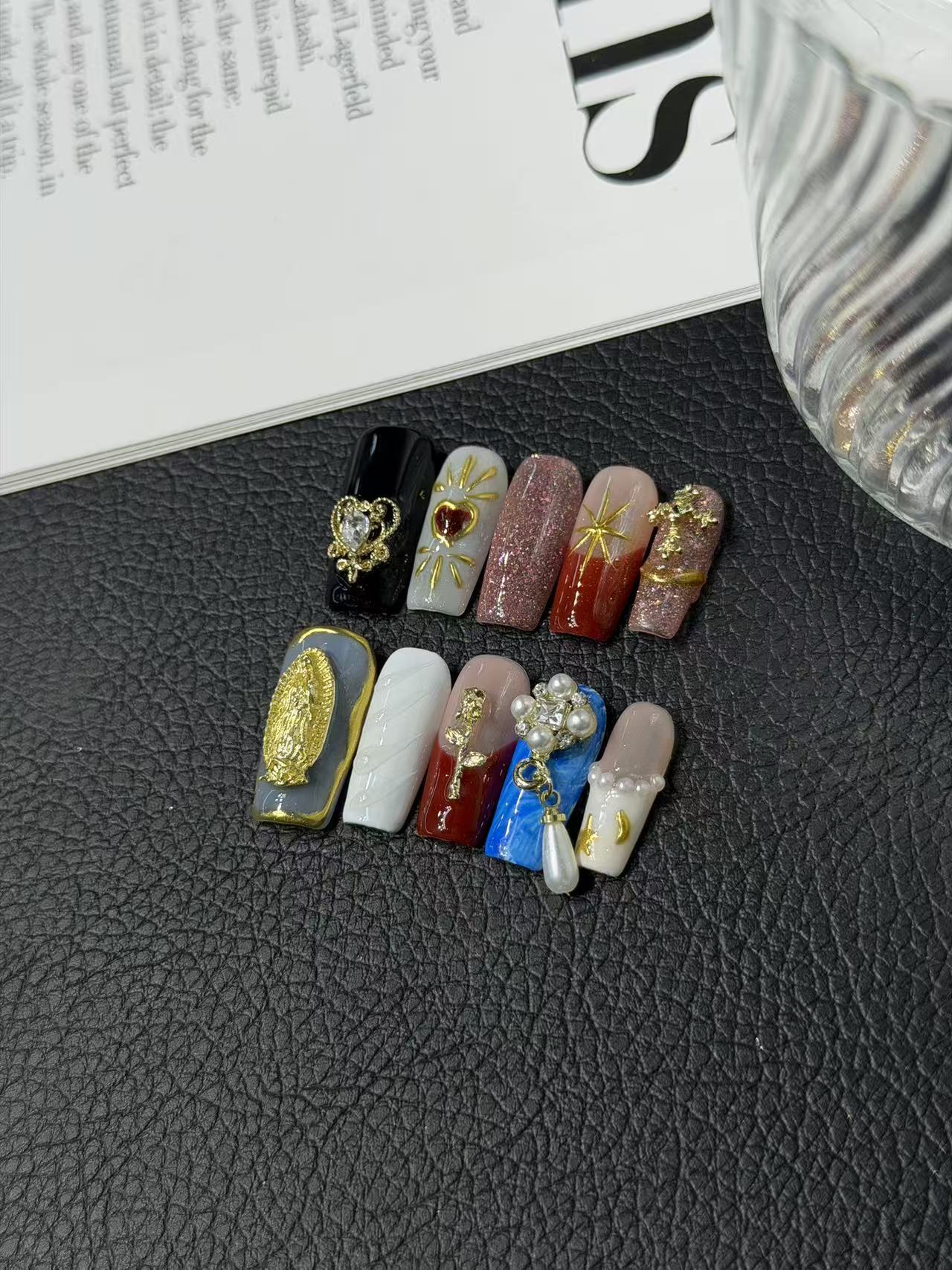 365nails: "임페리얼 골드" – 3D 크리스탈 수제 아몬드형 네일팁