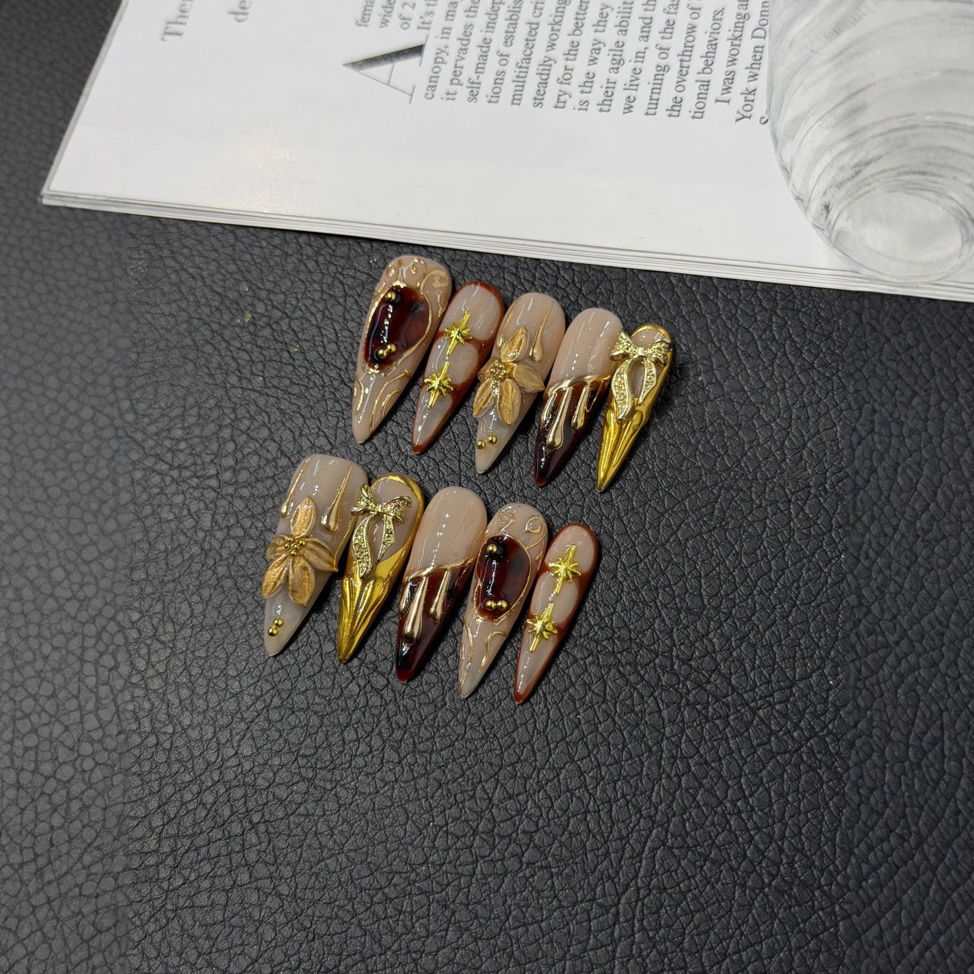 365nails: "Regal Crown" – 3D 골드 & 마블 수제 스틸레토형 네일
