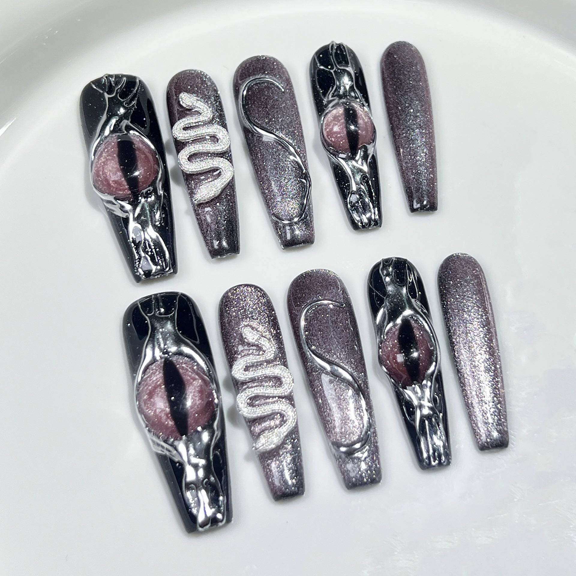 Uñas postizas hechas a mano con diseño de ojo de Medusa y brillo, con personalidad creativa, diseño de uñas de perro Spice Girl | 365nails