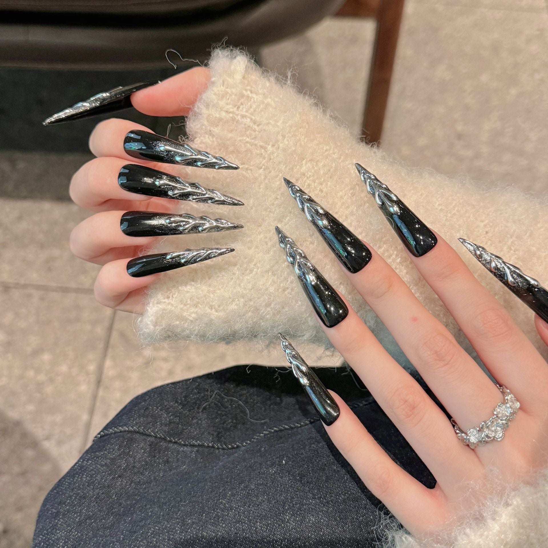 365nails: "흑요석의 불꽃" – 3D 메탈릭 수제 스틸레토형 네일