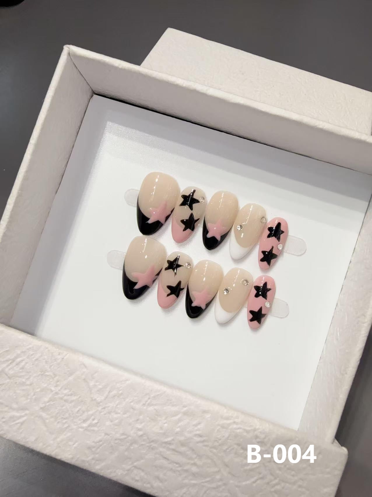 365nails: "Starry Night Gradient" – 3D 별 장식 & 프렌치 팁 수제 미디엄 아몬드형 네일