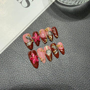 365nails: "Devaneio Outonal" – Unhas Stiletto Artesanais com Flores 3D e Folhas de Ouro