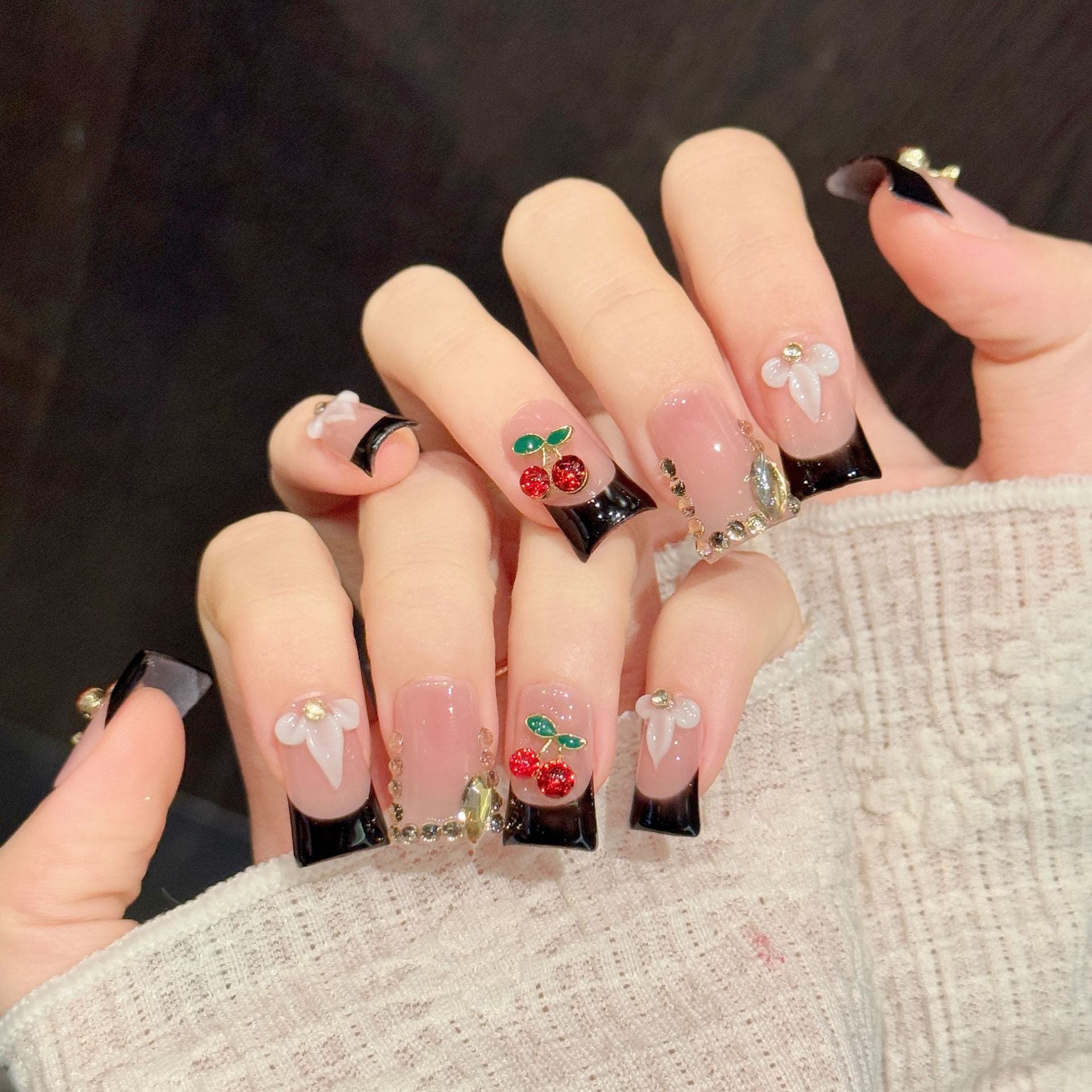 365nails: "Cherry Noir" – 3D 과일 & 리본 수제 미디엄 스퀘어형 네일