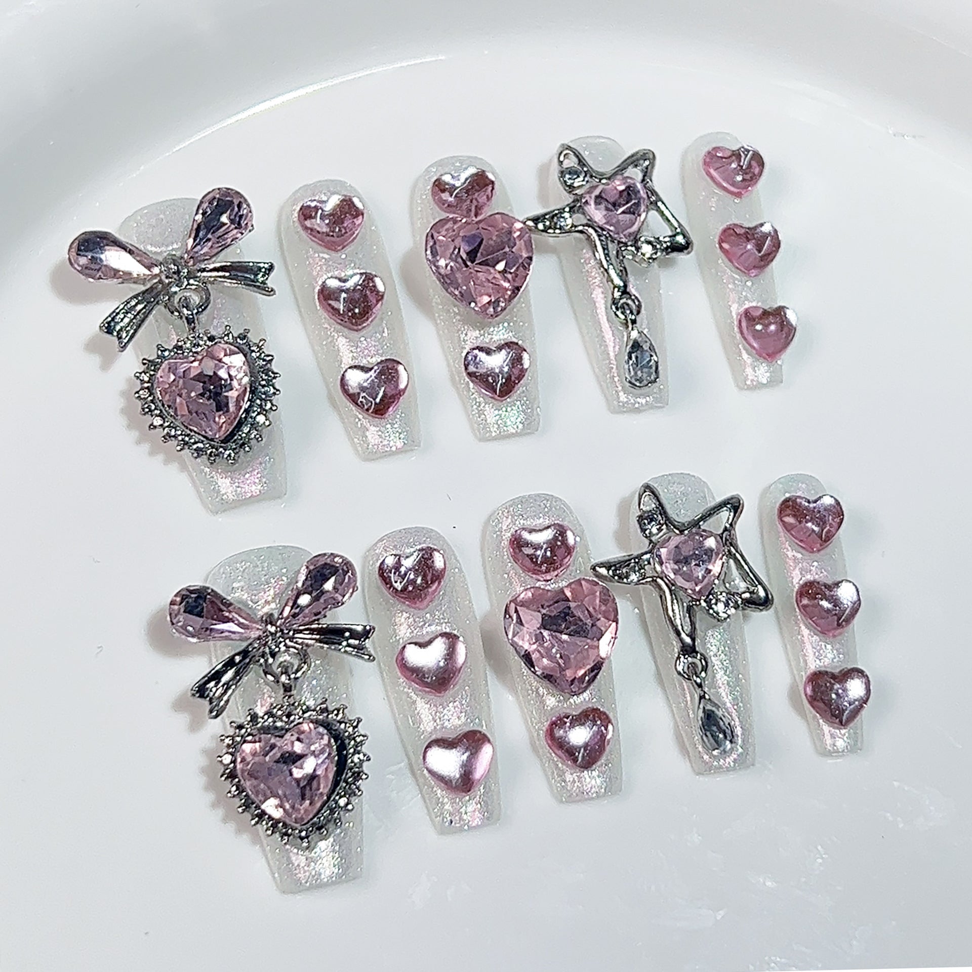 Uñas postizas hechas a mano con forma de corazón, diseño de chica dulce y dulce, con parche de viento y uñas largas | 365nails
