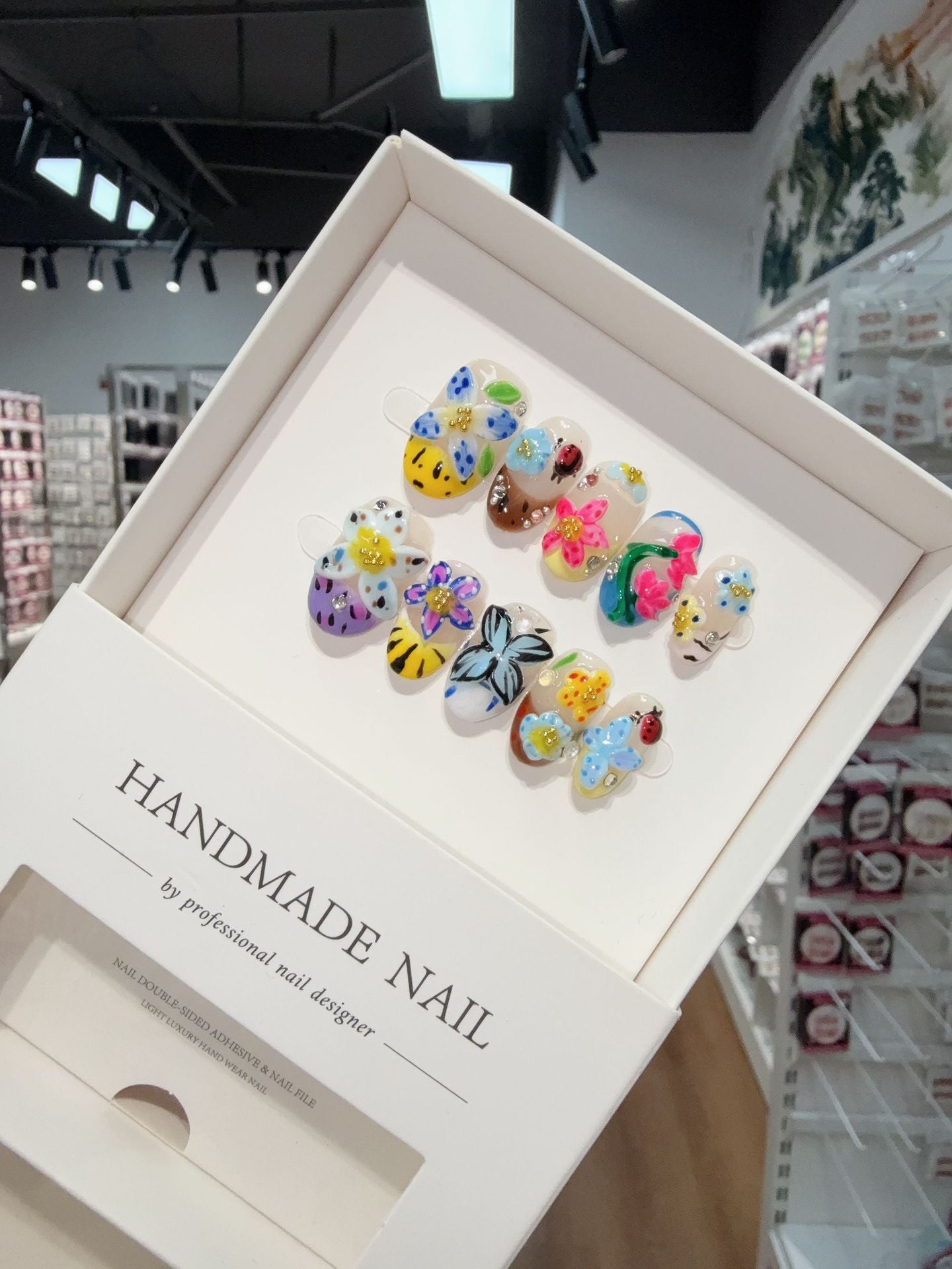 365nails: Fantaisie tropicale – Ongles courts faits main, fleurs et papillons 3D