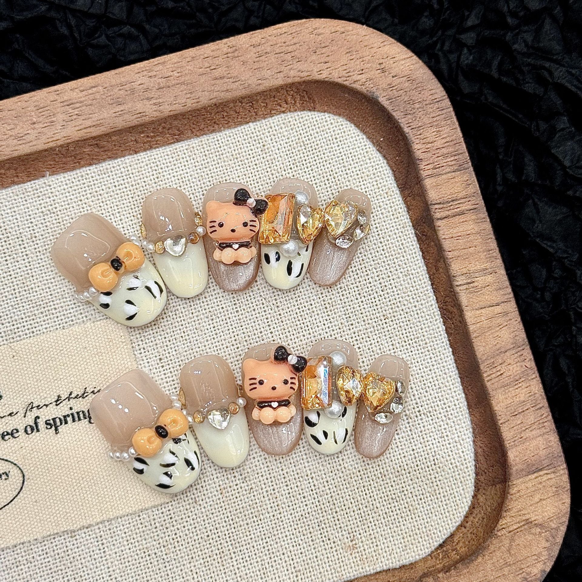 365nails: "Cocoa Kitty" – 3D Hello Kitty & Leopard Print Handmade Oval Nails