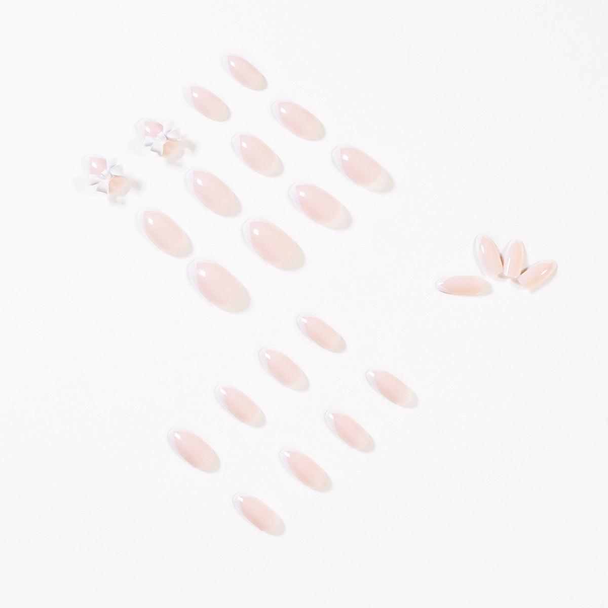 Uñas francesas sencillas con diseño de lazo color nude, uñas postizas terminadas, parche para uñas, pieza de uña extraíble | 365nails