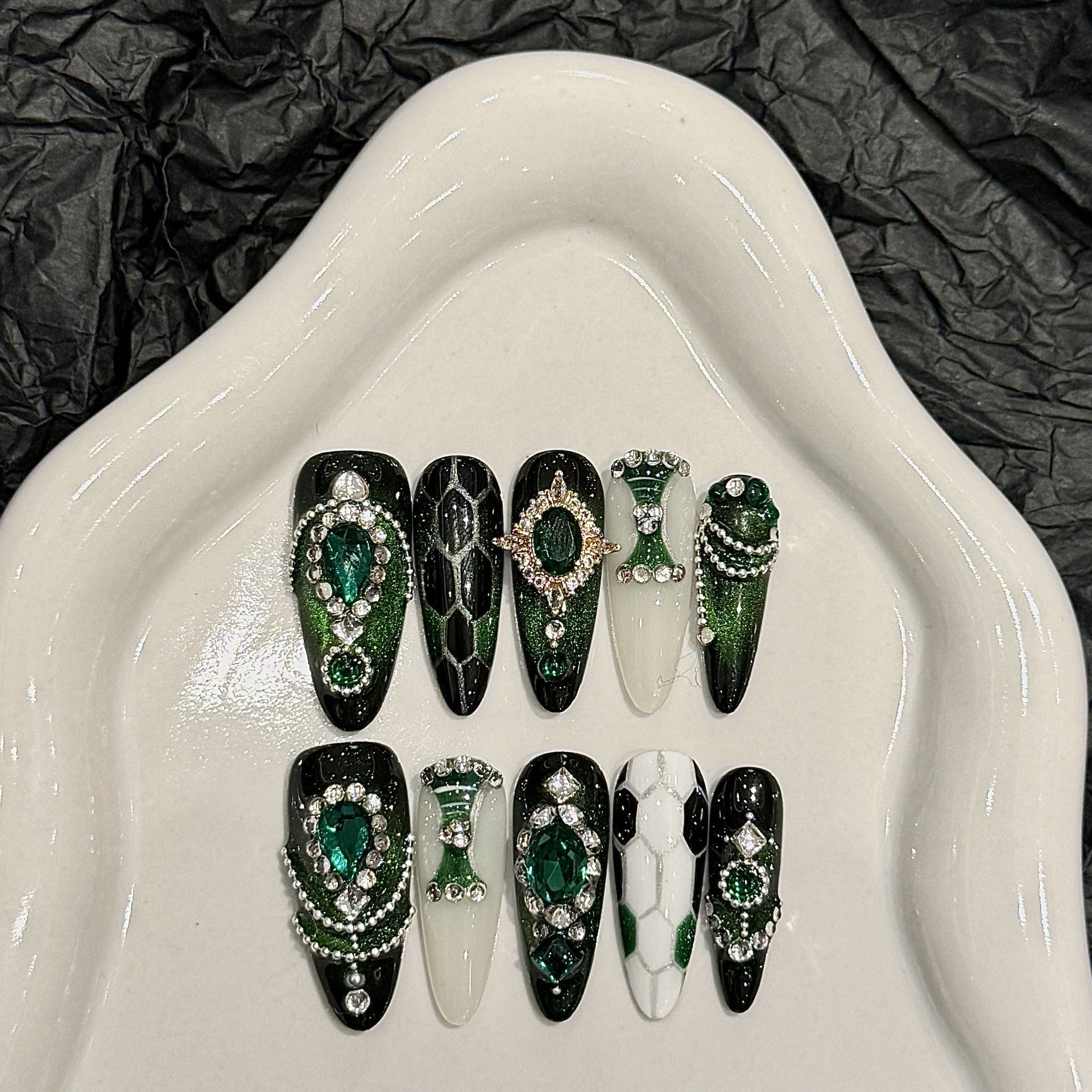 Advanced Handmade Wear nails High-end Boutique Medusa Factory | 365nails