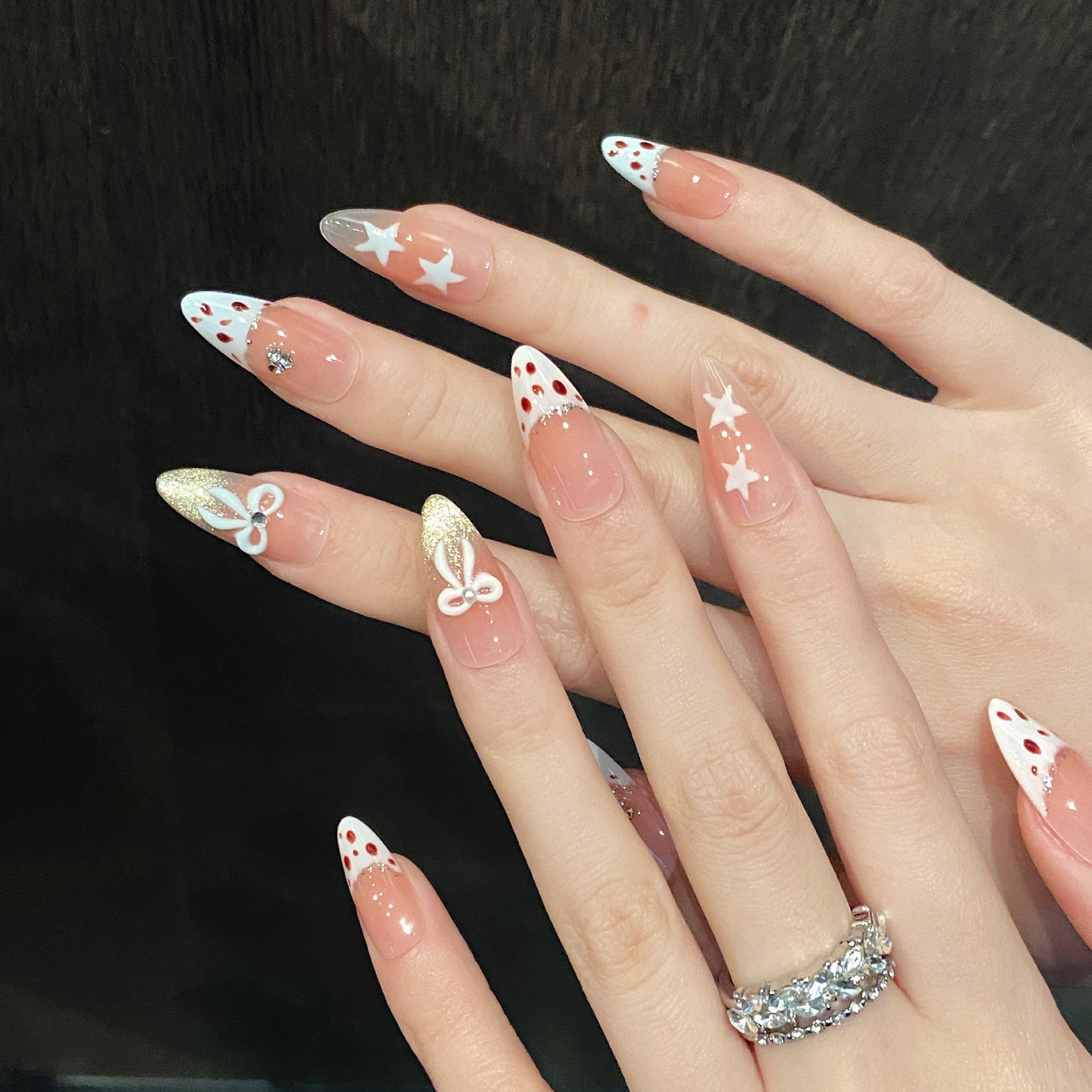 365nails : « Milkshake à la fraise » – 3D fraise et nœud, ongles stiletto faits main