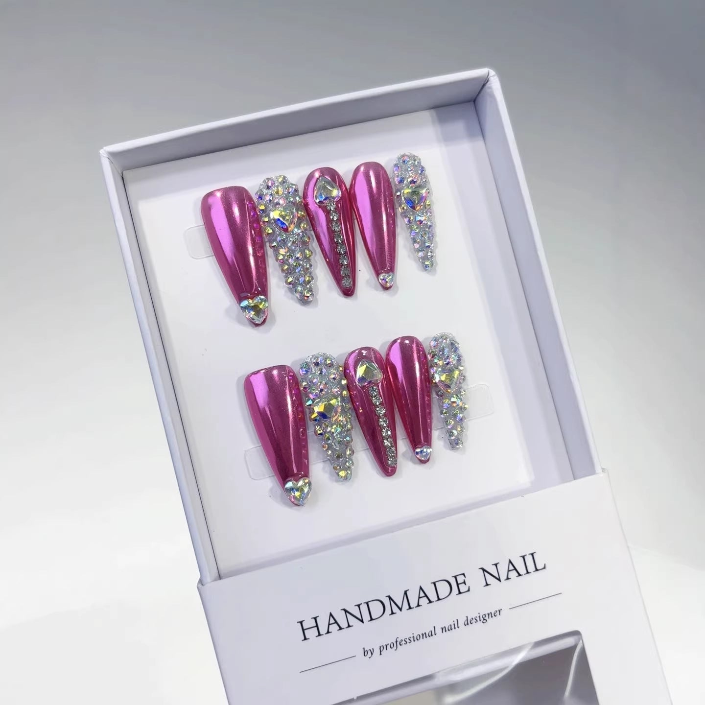 Barbie Glam : « Cœur Rose Bling » – Ongles press-on stiletto long