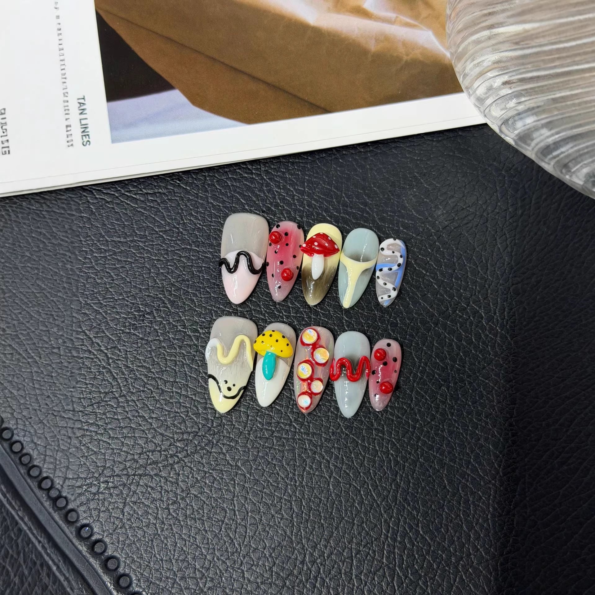 365nails: "달콤 팝" – 3D 카툰 & 도트 수제 미디엄 스틸레토형 네일