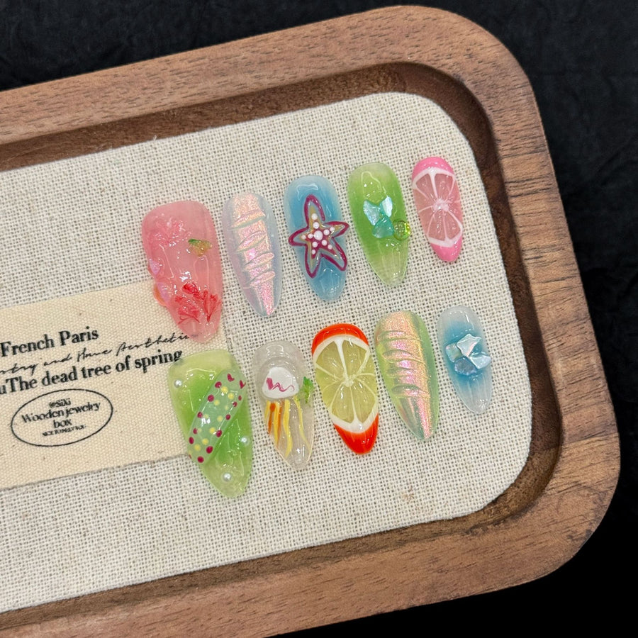 Ongles press-on dégradé effet jelly aux fruits d'été colorés
