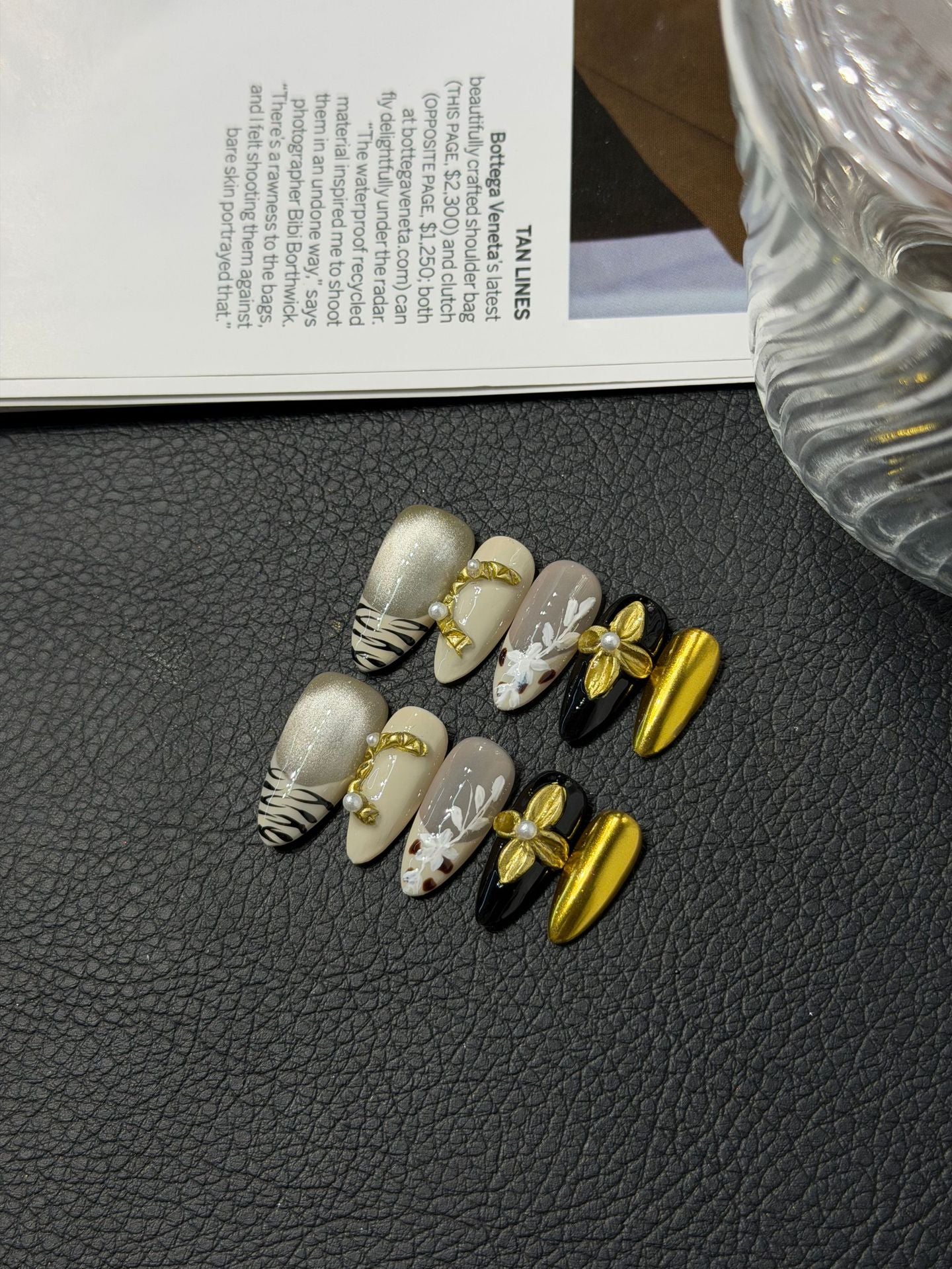 365nails: « Noir Doré » – Ongles en amande mi-longs faits main avec fleurs 3D et dentelle