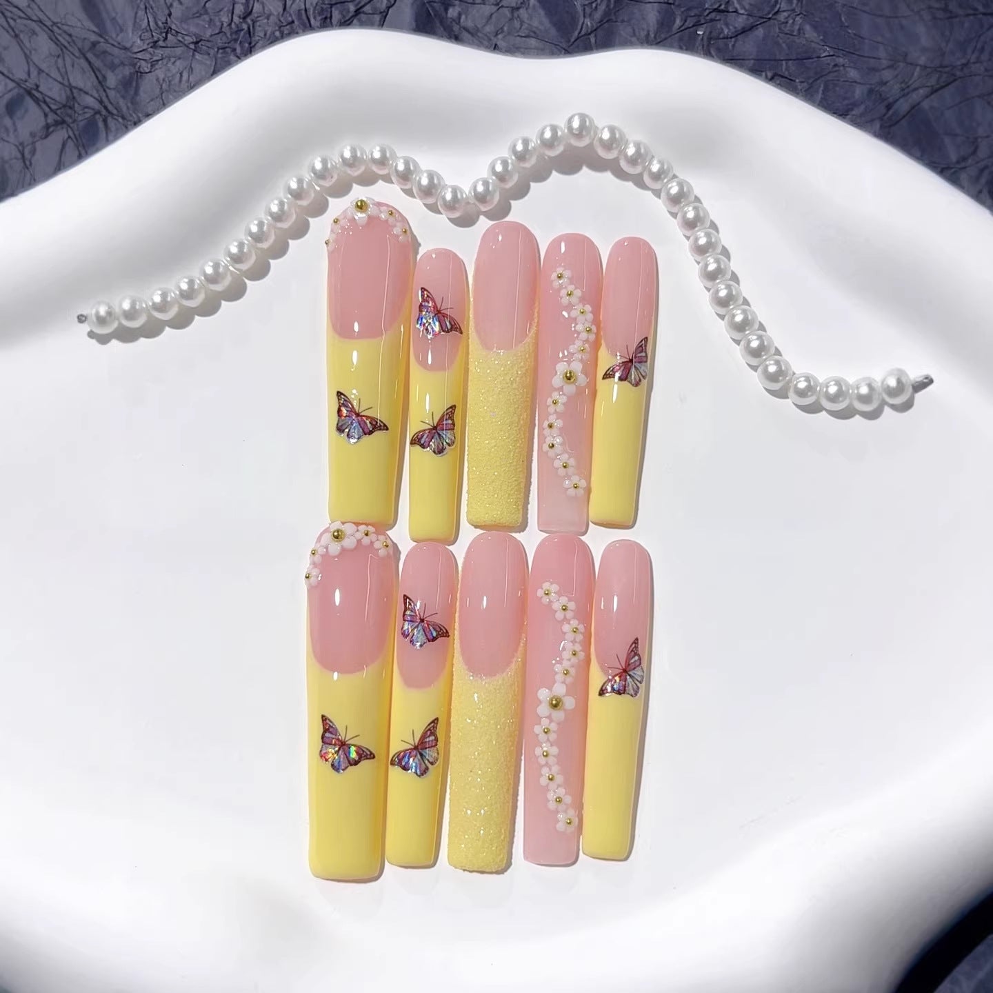 365nails: "Fleur Marguerite Papillon" – Ongles press-on extra longs forme carrée, french rose-jaune, faits main