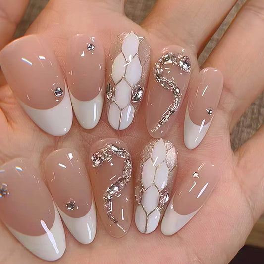 Lucky dignitaries, explosive flash piles of diamonds, small snakes, fashionable and cold girls, white, removable and wearable nail art pieces 24 pieces｜365nails