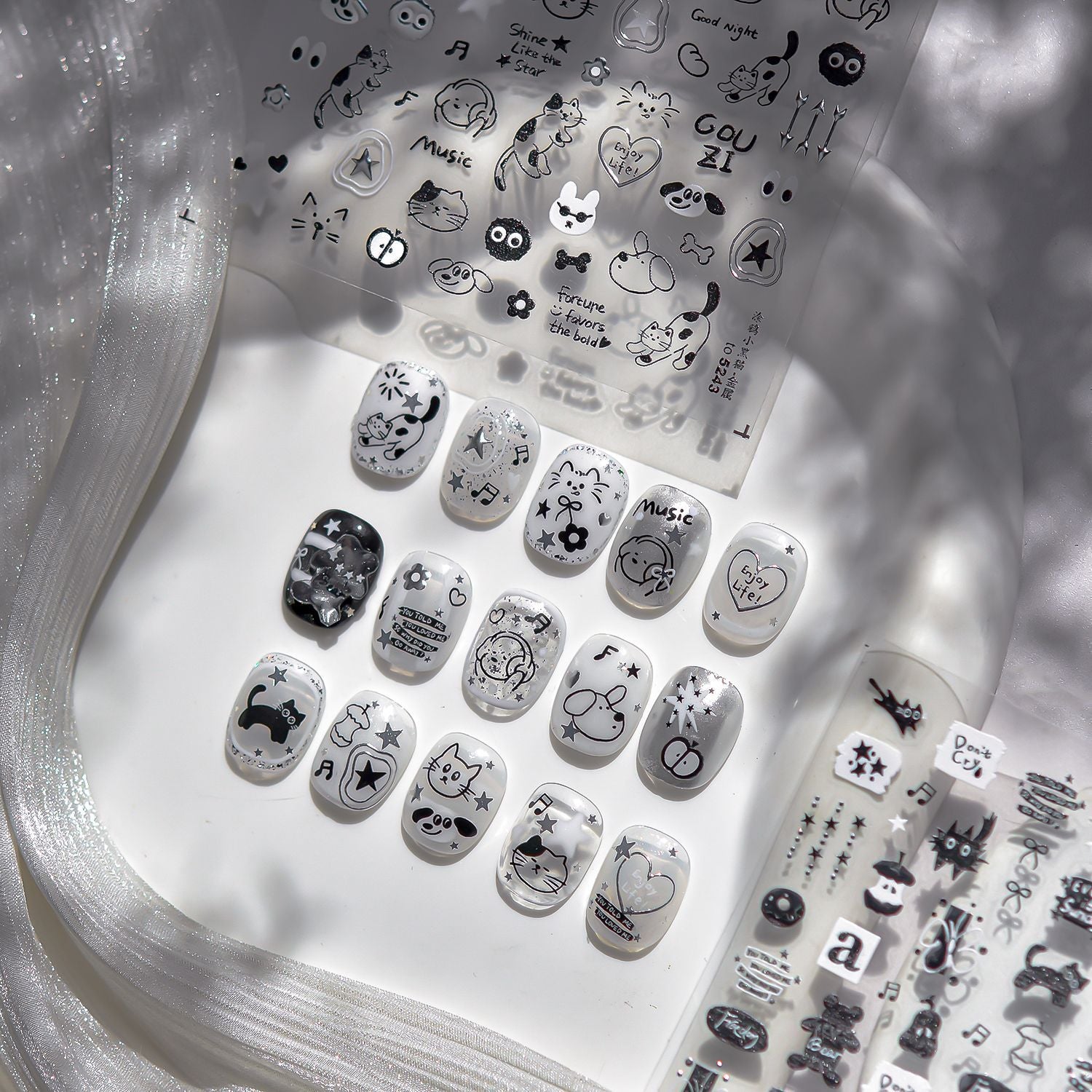 Monochrome Pet Pals – Cool Minimalist Nail Art Set