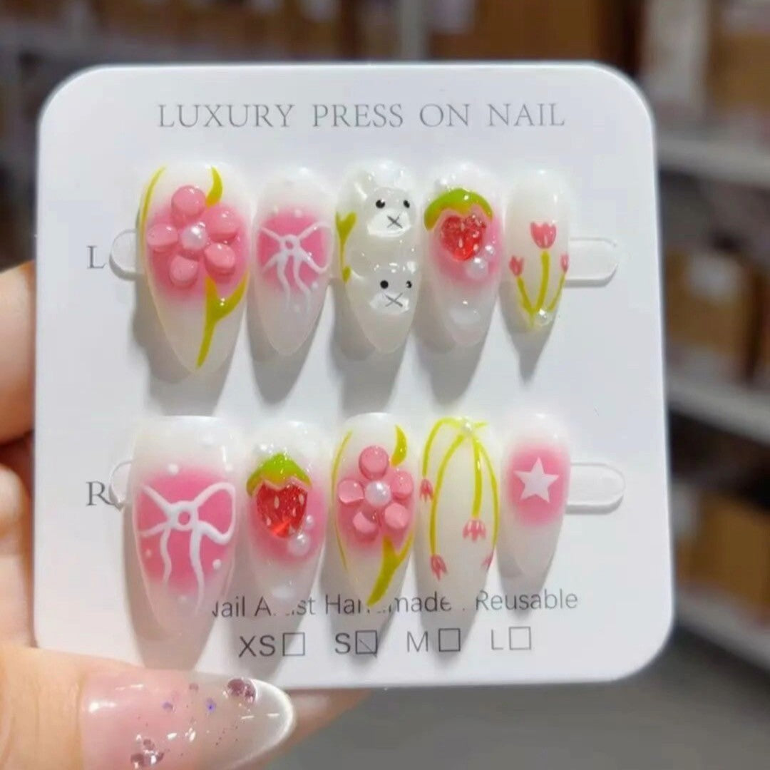365nails: "Coelhinho e Morango de Primavera" – Unhas Postiças Artesanais Médias Amendoada de Frutas e Flores em Estilo Desenho Animado