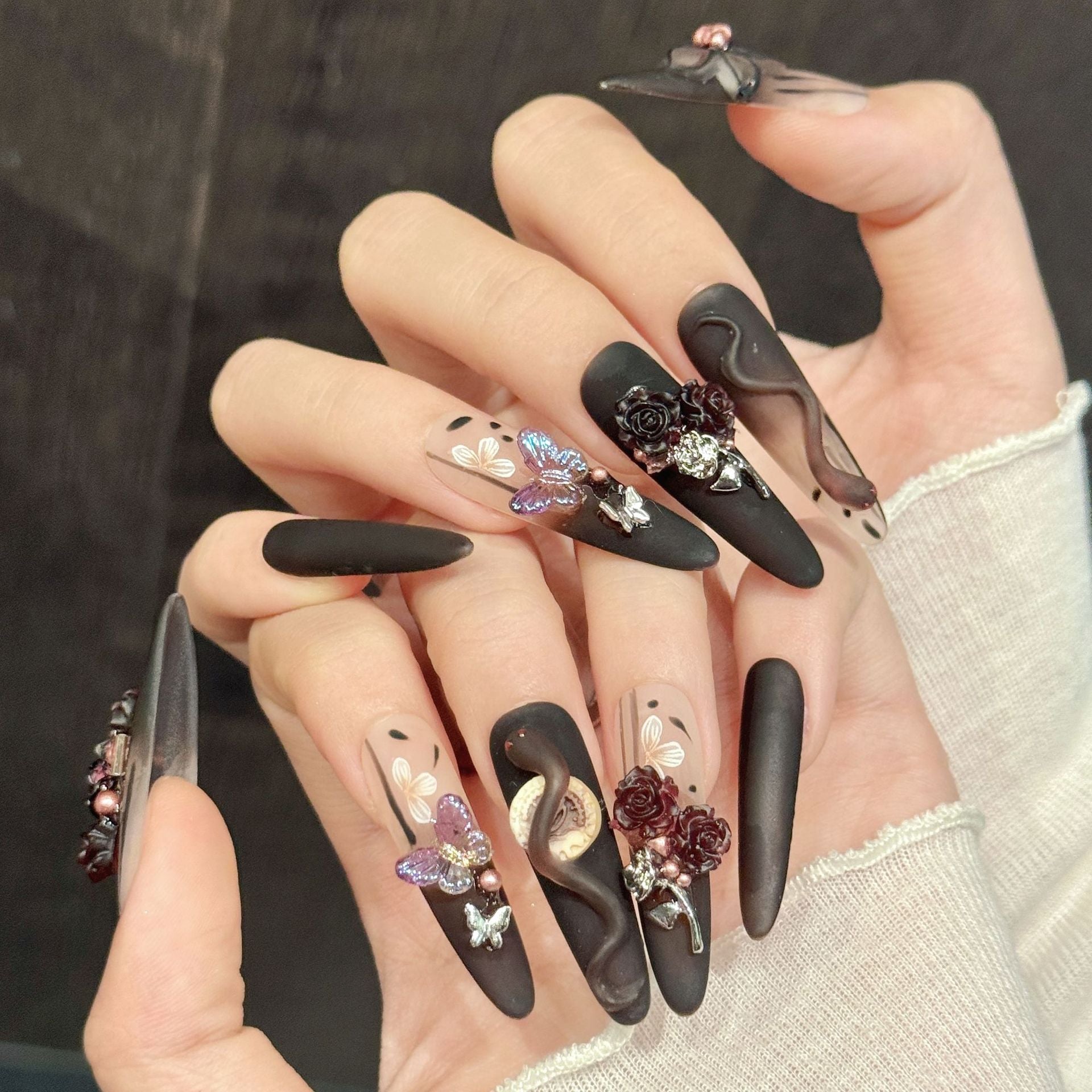 365nails: 밤의 꽃 – 3D 플로럴 & 나비 수제 스틸레토형 네일