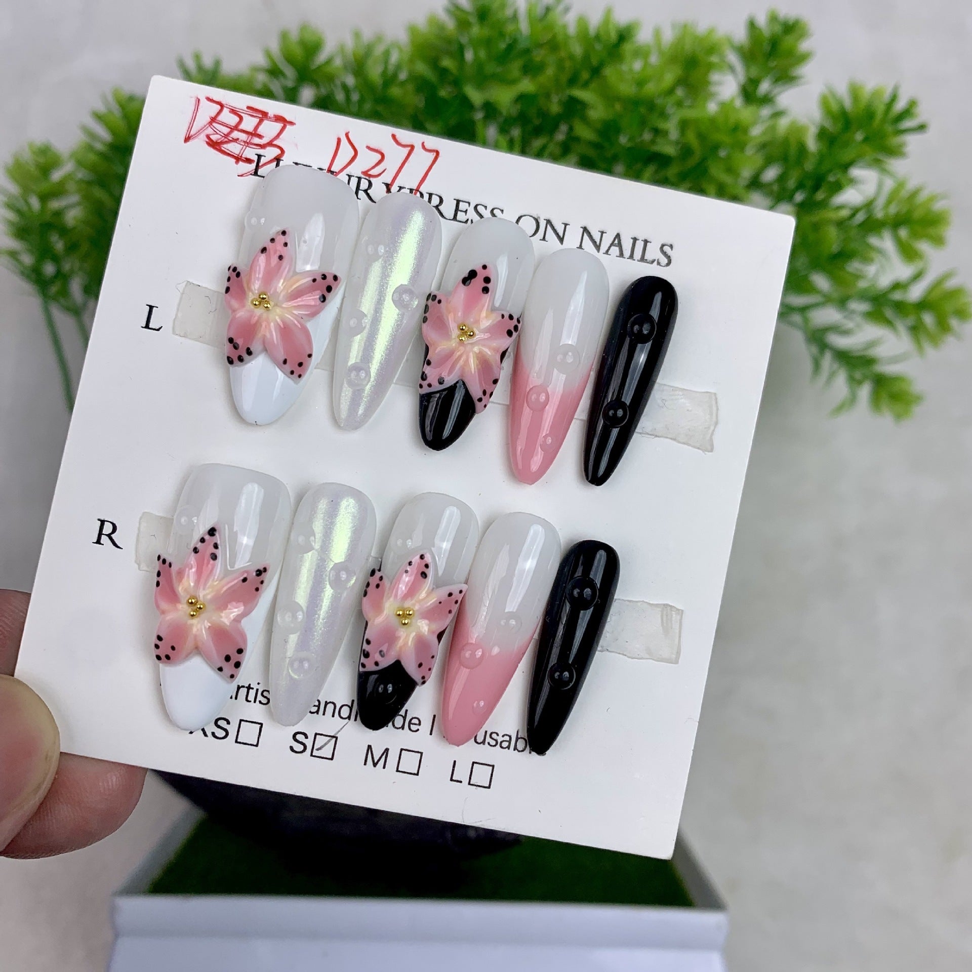 365nails: "핑크 릴리 누아르" – 엑스트라 롱 스틸레토형 릴리 플라워 수제 프레스온 네일