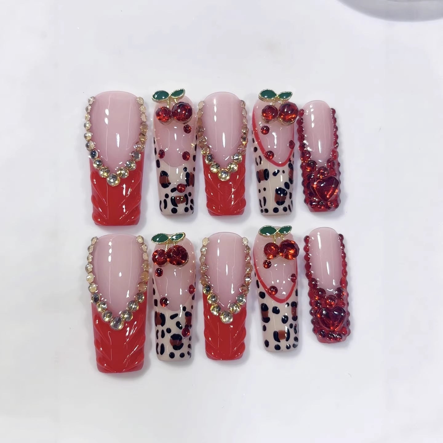 Cerise Passion : « Cerise Rouge » – Ongles press-on carré long