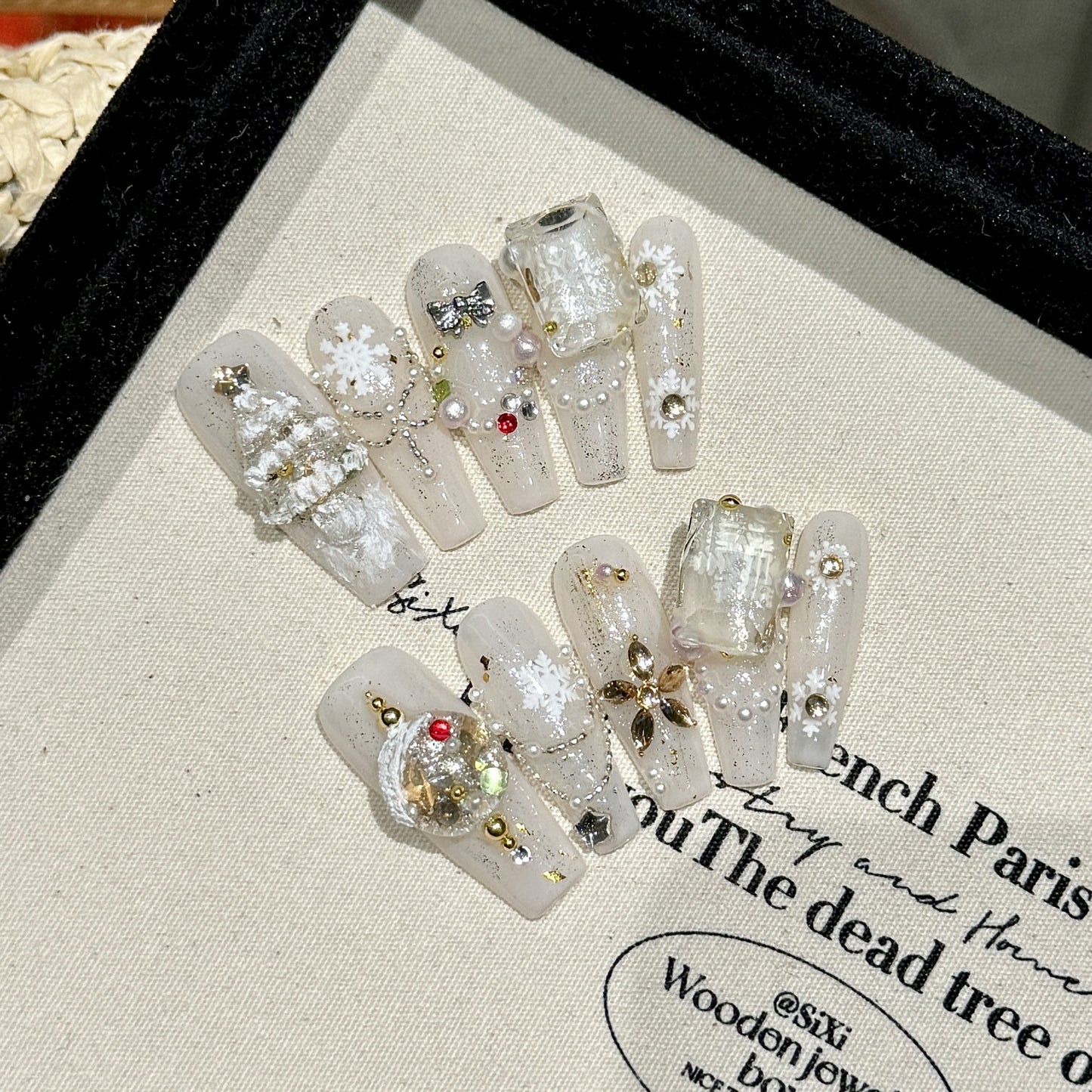 White Christmas Aurora Press‑On Nails – Snowflake Star Tree Design