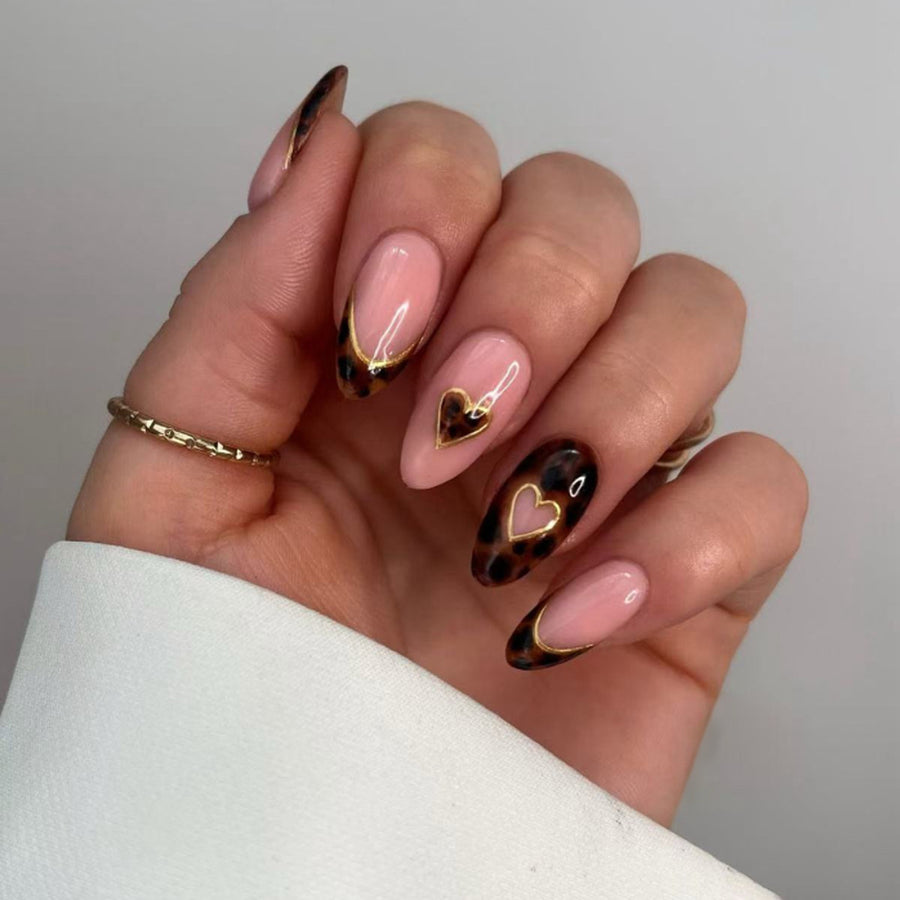 Ongles press-on pêche motif écaille de tortue avec détail cœur