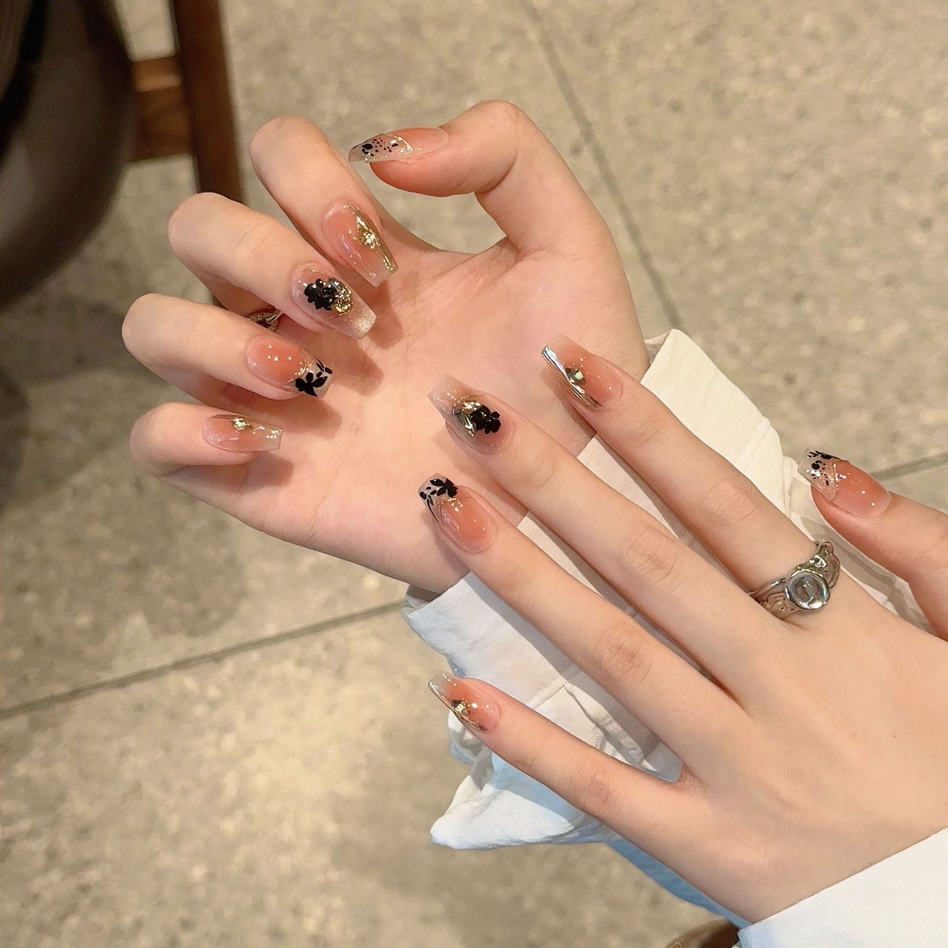 365nails: "Midnight Bloom" – Unhas Postiças Artesanais Pretas Florais 3D Formato Caixão