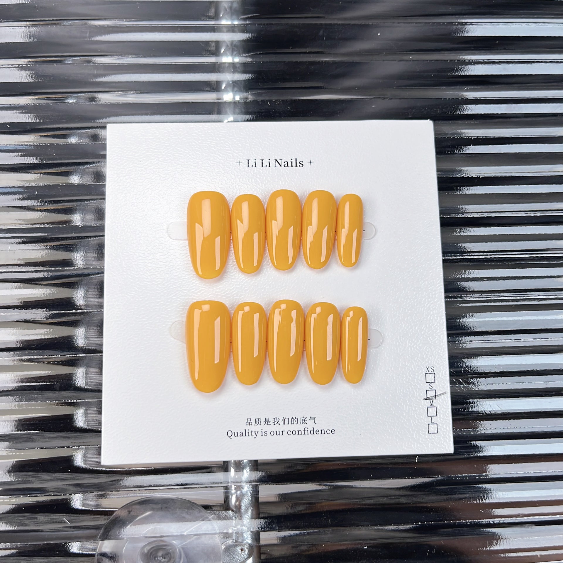 必備純色系列 | 中長款橢圓形 ｜手工製穿戴甲