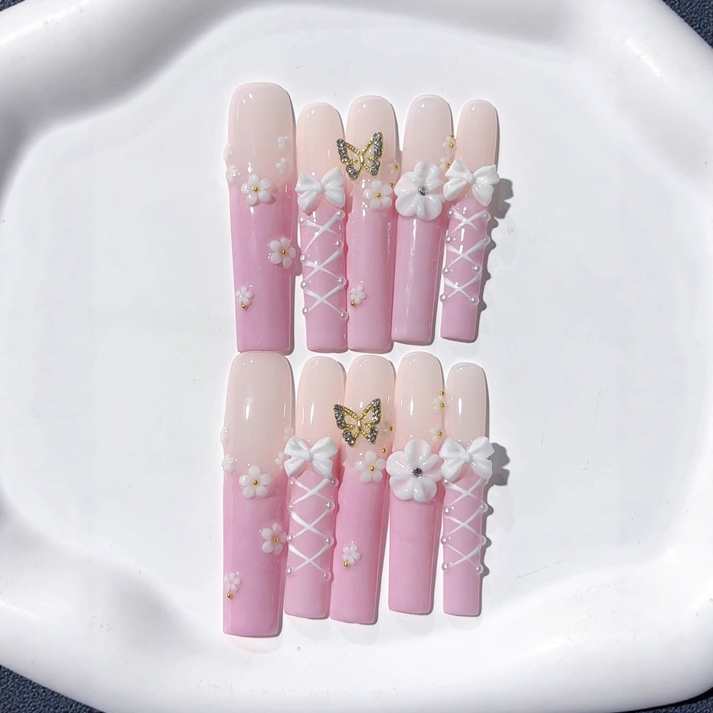 柔粉色花卉蝴蝶蕾絲穿戴甲
