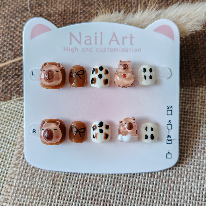 365nails：水豚烘焙坊 — 手工製可愛短款橢圓形穿戴甲（水豚與餅乾圖案）