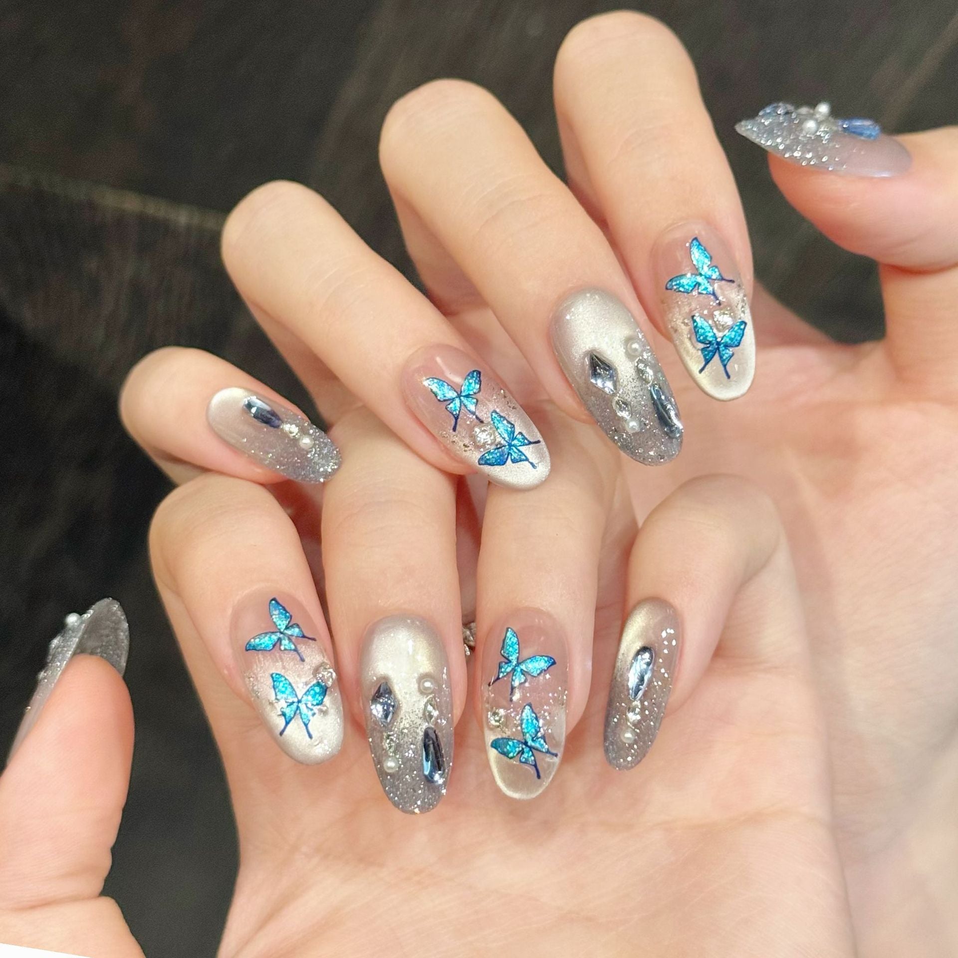 365nails: 「蔚藍幻想」— 3D 蝴蝶與貓眼亮粉手工製長款杏仁形穿戴甲