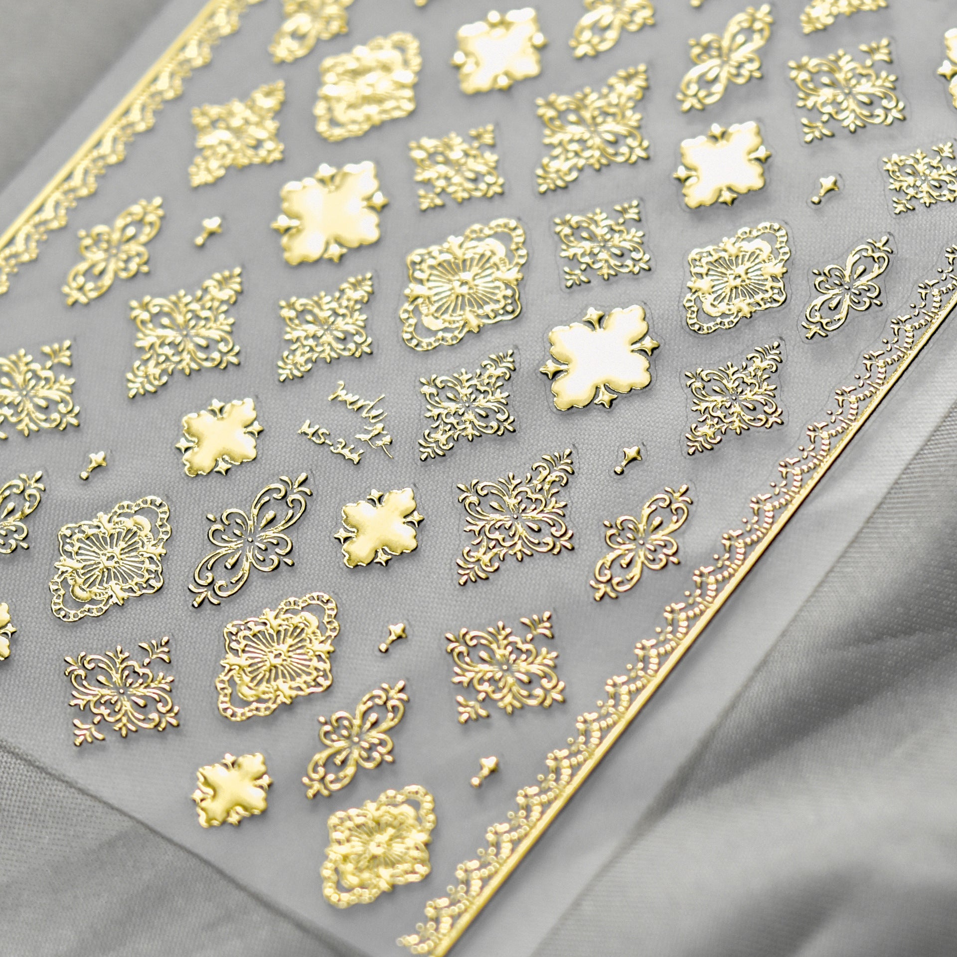 365nails: "Damask Dourado Barroco" – adesivos para unhas