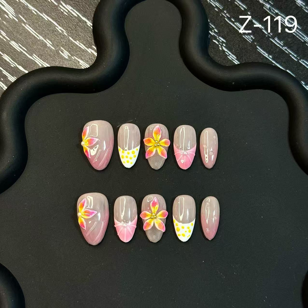 365nails：「綻放低語」– 3D 花卉手工製杏仁形穿戴甲