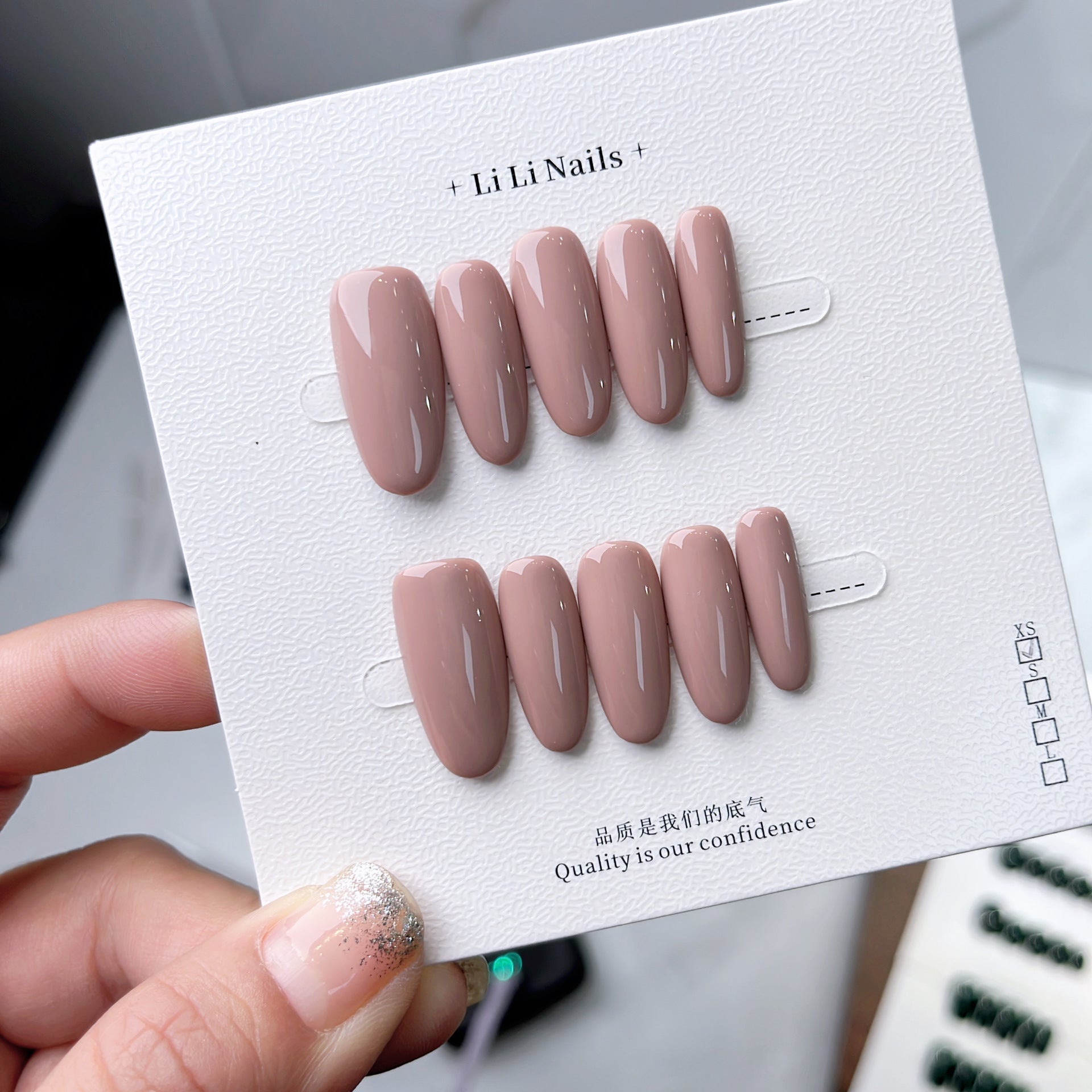 The Essential Solids | Medium Oval ｜Handmade Press-on Nails