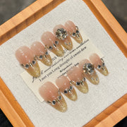 365nails: "Sussurro Dourado" – Unhas Amêndoa Feitas à Mão com Glitter Champagne e Pedras