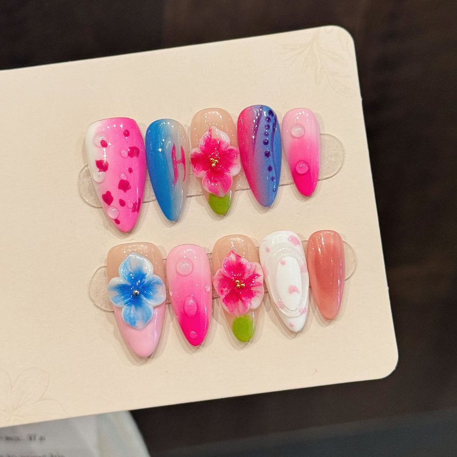 Ongles press-on floraux colorés dégradé rose et bleu