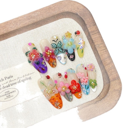 Escultura francesa tridimensional de flores e insetos com elfos da ilha de verão - unhas populares | 365nails