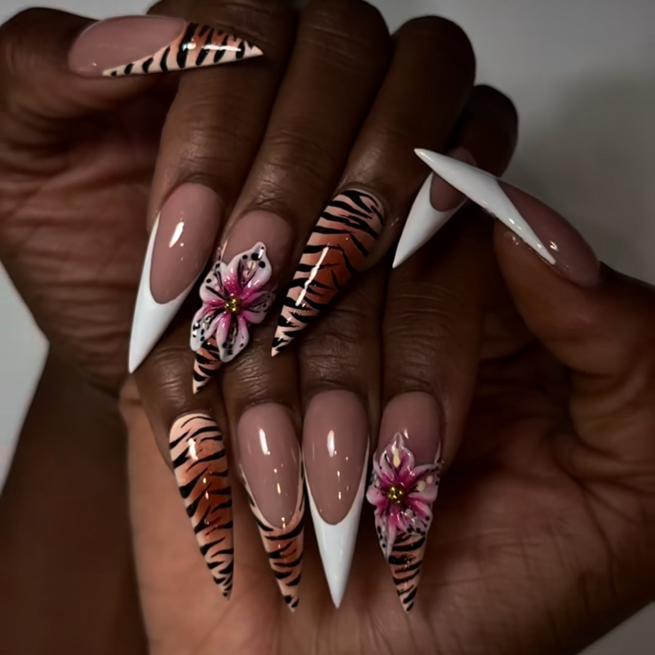 Europa, América, otoño e invierno, manicura popular francesa sencilla blanca para usar, uña postiza con estampado de leopardo en 3D y flores｜365nails