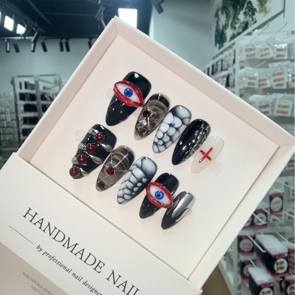 365nails: "Magia Negra" – Unhas Stiletto Artesanais com Olho Grego e Góticas 3D