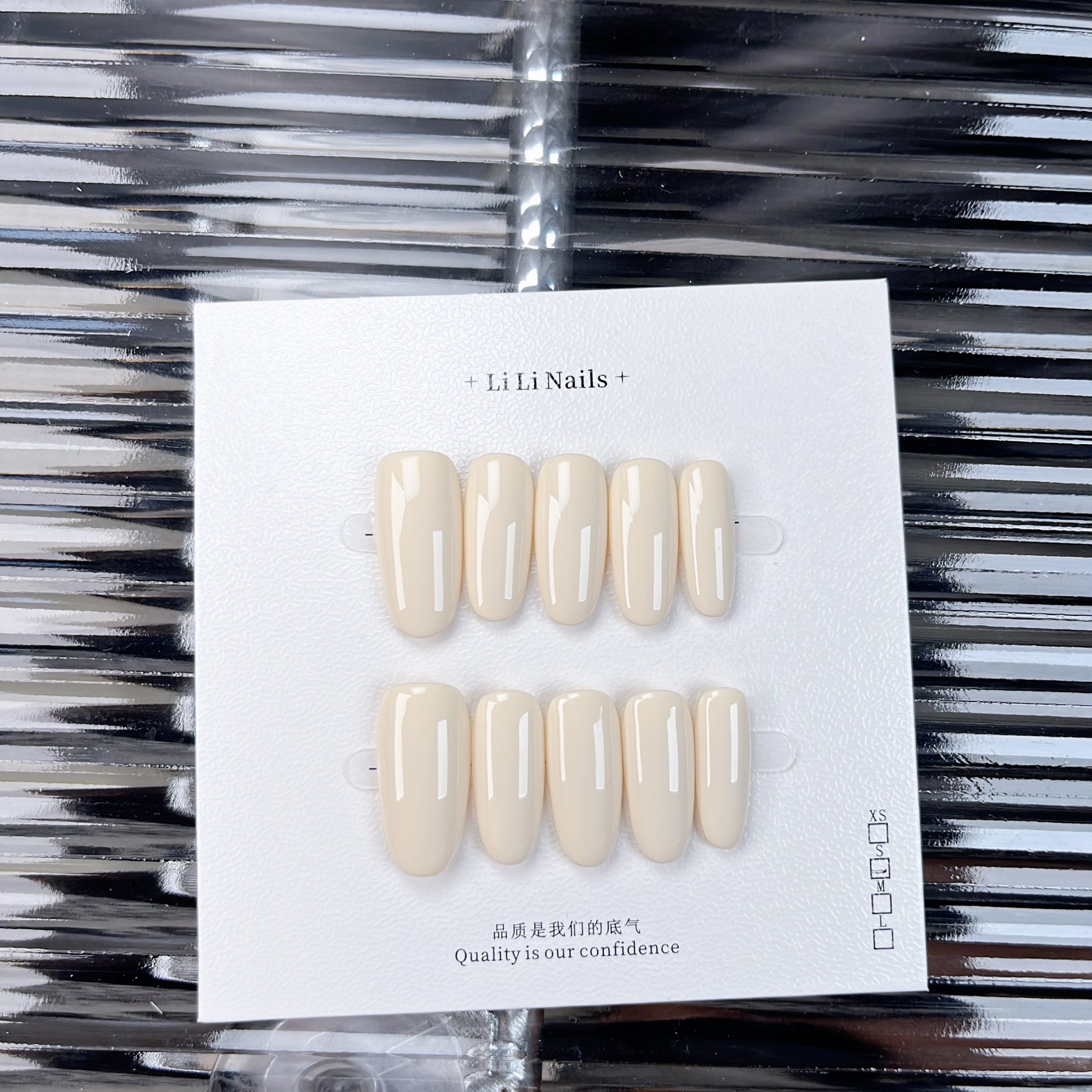 必備純色系列 | 中長款橢圓形 ｜手工製穿戴甲
