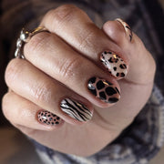 Ongles press-on courts forme amande, motif léopard automne-hiver