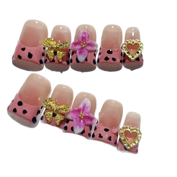 Sweet Cowgirl: "Dalmatien Rose & Charms Dorés" – Ongles Press-On Forme Carrée