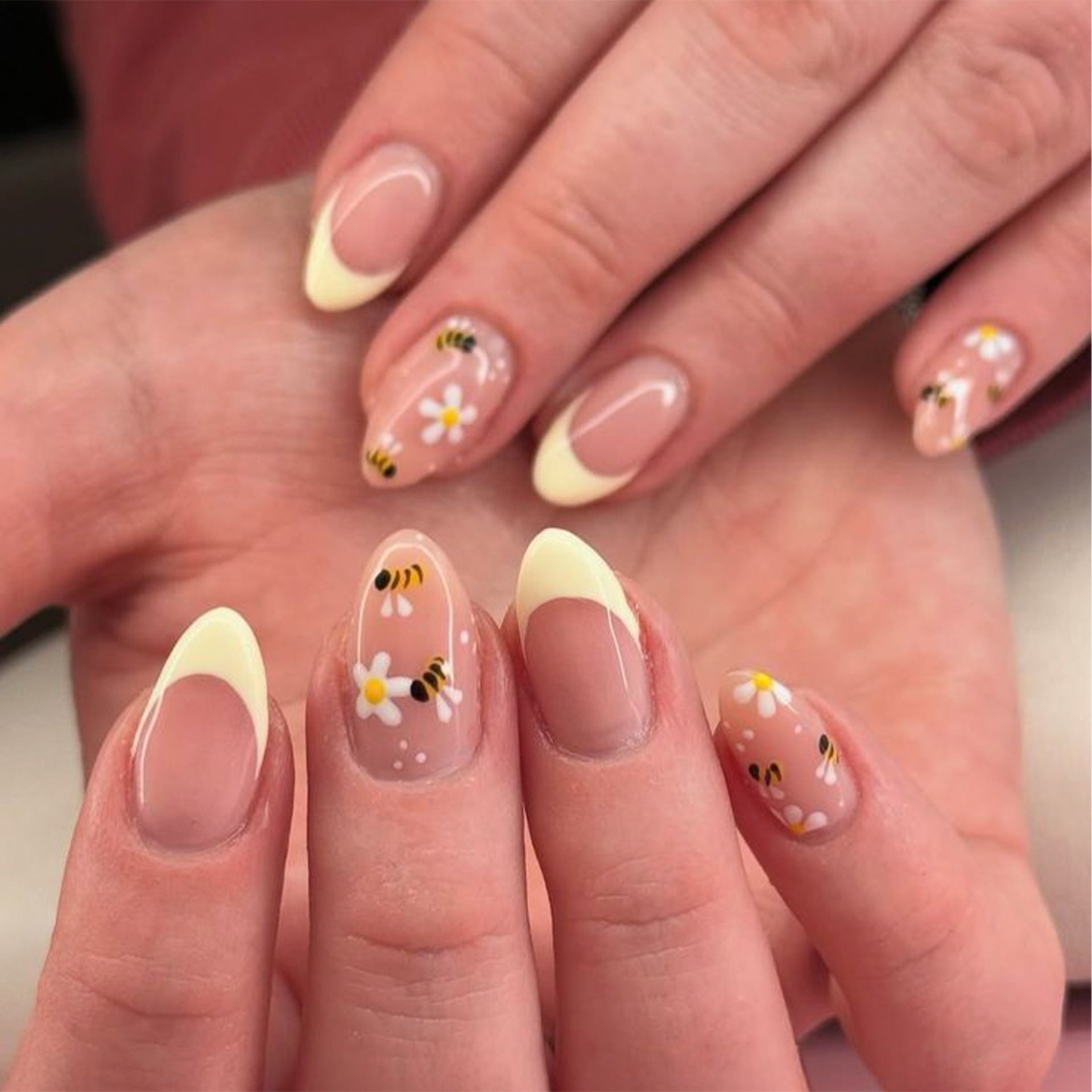 365nails: "Bee & Daisy French Oval" – Cute Press-on Nails