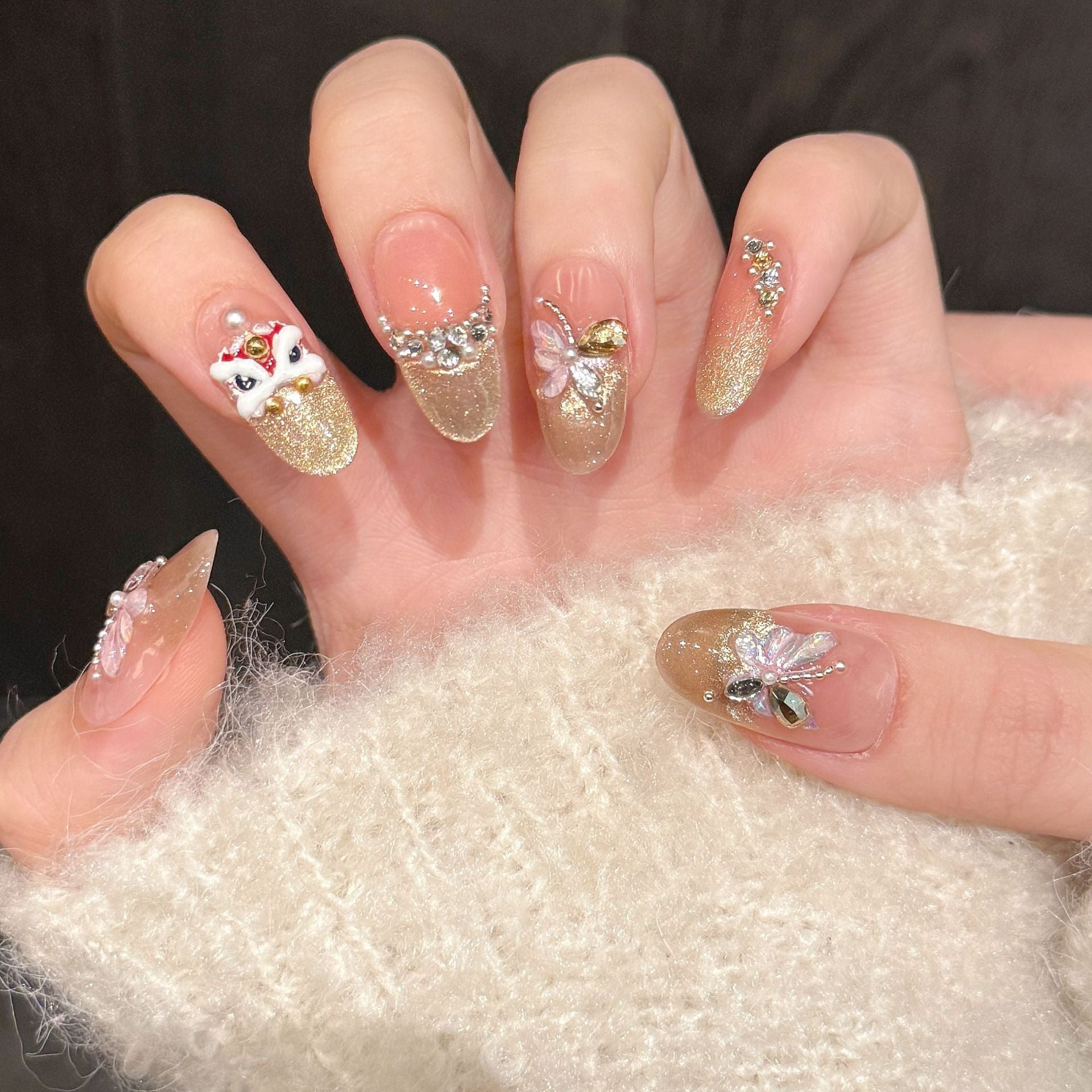 365nails: "Mariposa Dorada" – Dije de Mariposa 3D y Uñas Postizas Coffin Artesanales con Purpurina Dorada